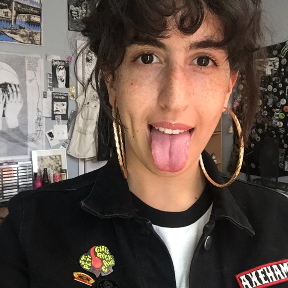 💃♠️Meet your Posher!♠️💃 - Picture 1 of 7